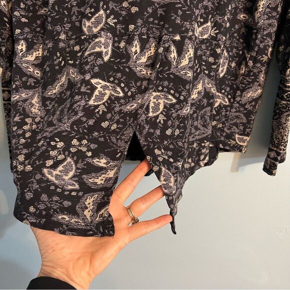 Lucky Brand Printed Top Ladies Size Medium Color: Black Multi // Soft! - Picture 8 of 15